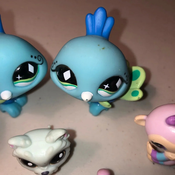 Littlest Pet Shop Fingerlings Tsum Tsum Toy Lot of 7 - Picture 2 of 5